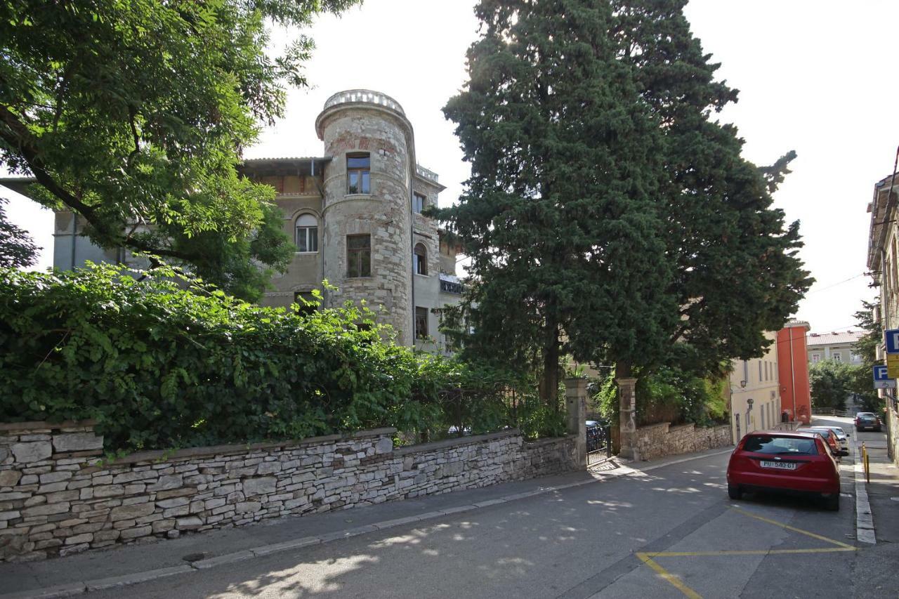 Apartment In The Top Center Of Old Town Pula Exterior foto